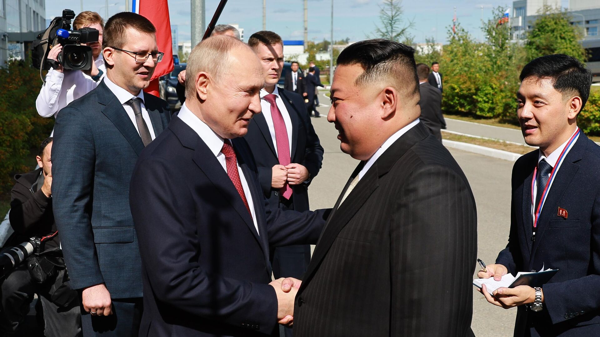 В.Путин менен Ким Чен Ын жолукту
