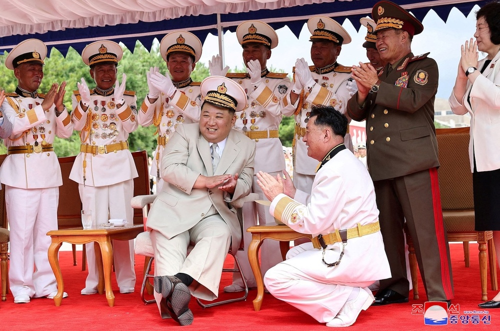 Түндүк Корея өзөктүк курал менен жабдылган жаңы кемесин суу астына түшүрдү