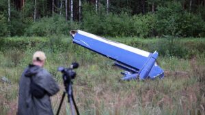 Евгений Пригожиндин учагында каза болгондордун сөөгүнөн кол гранаталардын сыныктары табылган