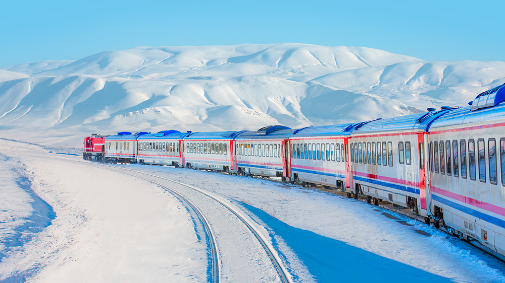 “Чыгыш экспресси”: Дүйнөдөгү эң көрүнүктүү поезд кызматтарынын бири жаңы сезонго даяр