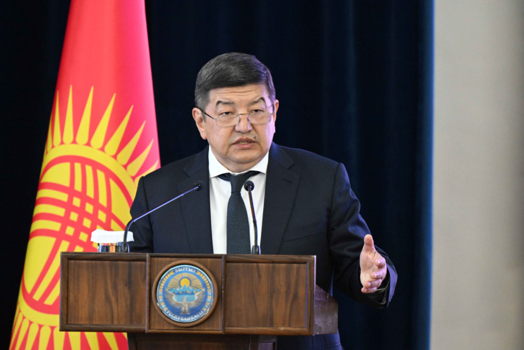 Кыргызстанда жетим балдарга мамлекет 500 миң сомдон берет