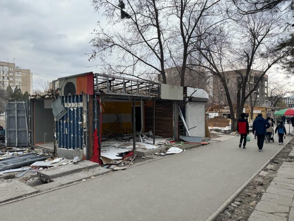 Бишкекте коммерциялык объектерди мыйзамсыз куруу боюнча 4 адам кармалды