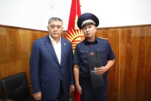 Камчыбек Ташиев Көлбаевге 100 миң сом тапшырды