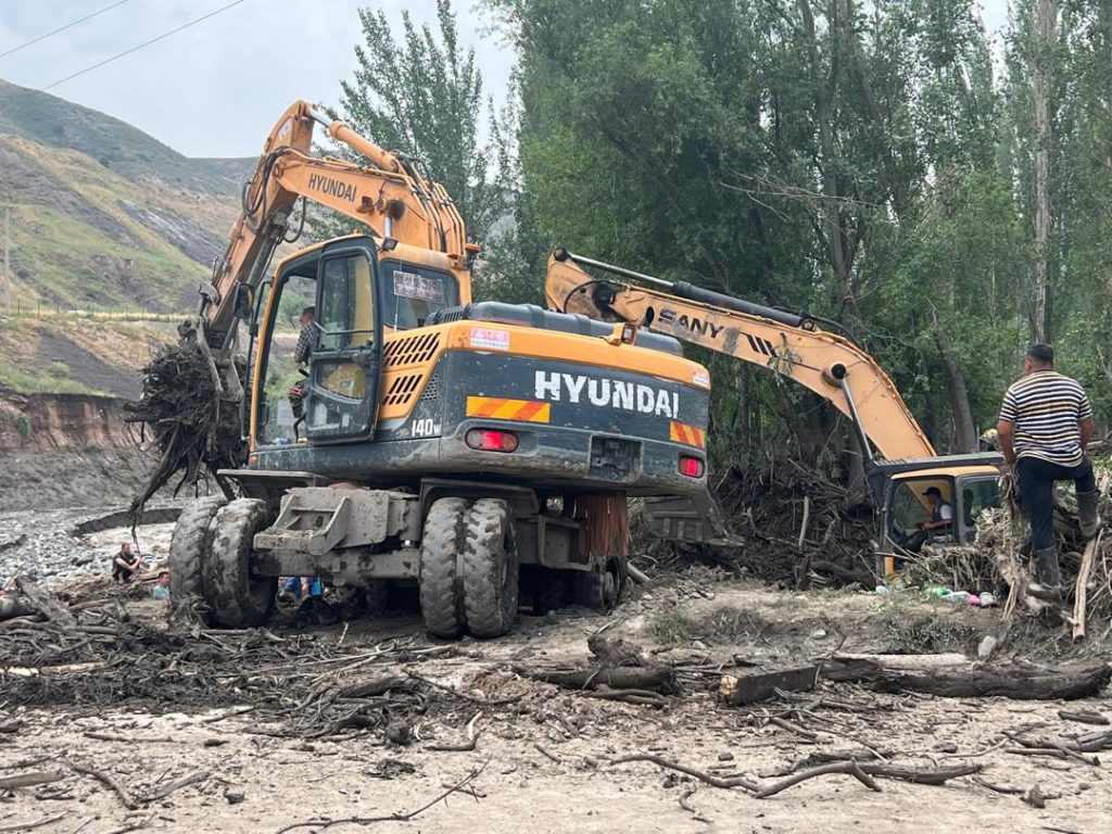 Ноокат: "Абшыр-Ата" эс алуу жайындагы көпүрө калыбына келтирилип, жолдун 700 метри жасалды