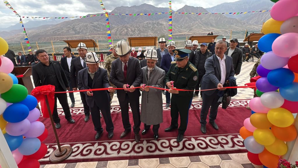 Чоң-Алайда чек арачылардын баладары үчүн курулган бала бакчанын ачылышы болду